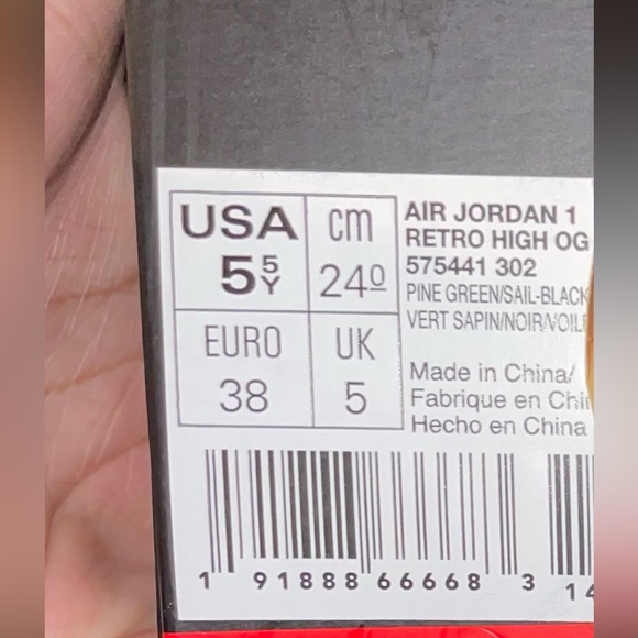 Air Jordan 1 Retro OG - Picture 6 of 6